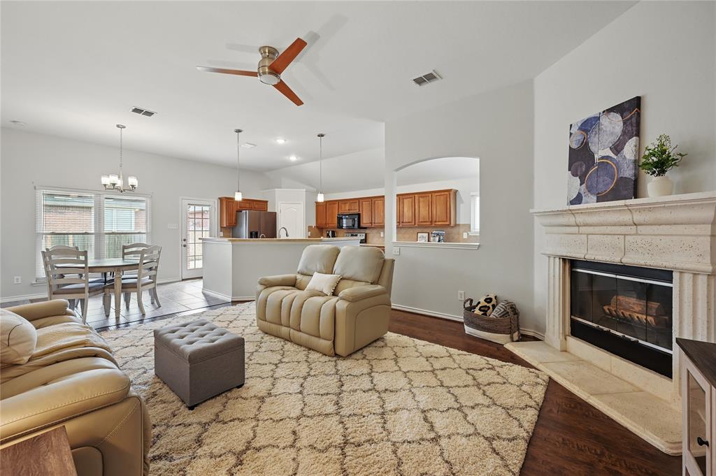 Fort Worth, Texas 76244, United States, 3 Bedrooms Bedrooms, ,2 BathroomsBathrooms,Residential,Pending,106615