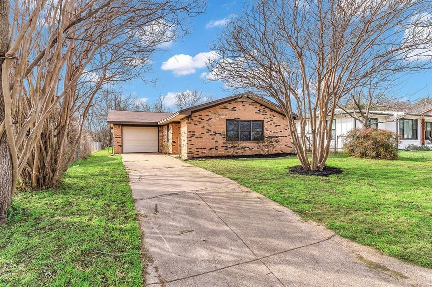 This 3-bedroom, 1.5 bathroom home is located in a neighborhood right in the heart of Granbury. This home features a spacious living area that flows into the dining area. The kitchen features brand new stainless-steel appliances, butcher block counter tops, and a beautiful farmhouse sink!
Outside, you'll find a spacious backyard with plenty of space for outdoor activities, gardening, or making it your own. With no HOA, this home provides the flexibility to enjoy your property as you like.   Just a 2-minute drive or a 10-minute walk to the downtown Granbury Square. Living close to Granbury Square offers easy access to shops, restaurants, and services, all within walking distance. You'll enjoy the charm of the historic district, frequent community events, and nearby parks and outdoor activities. It’s a convenient and vibrant location for everyday living.