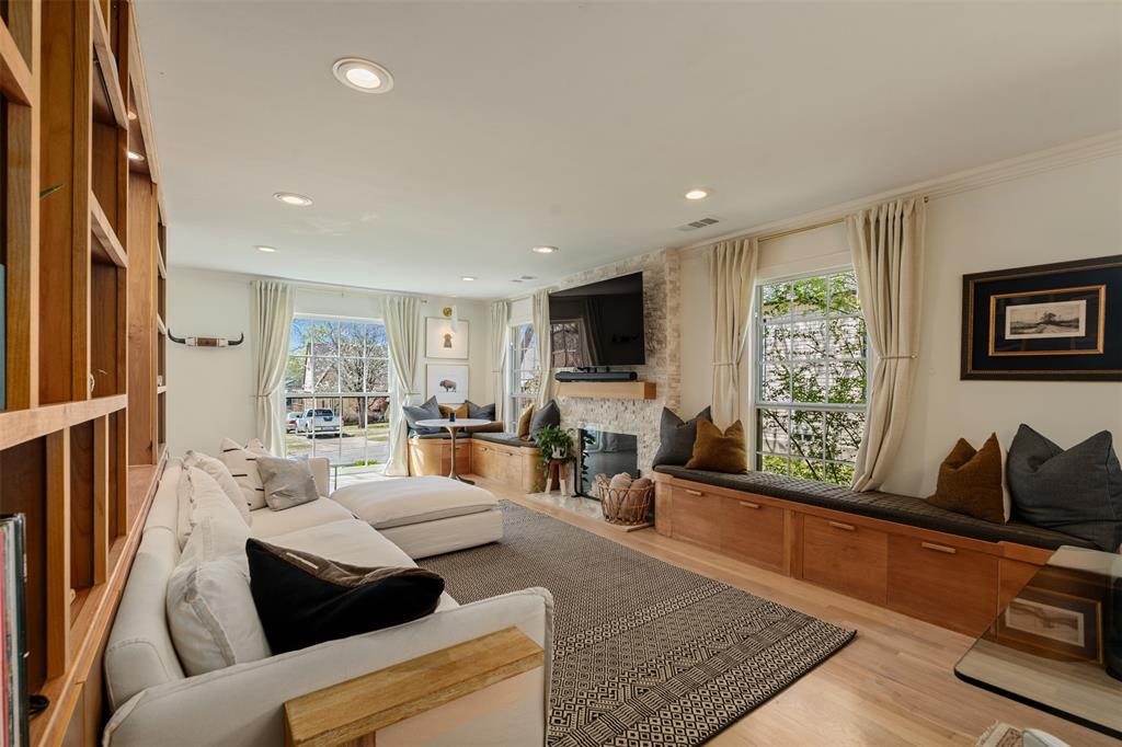 Hollywood - Residential