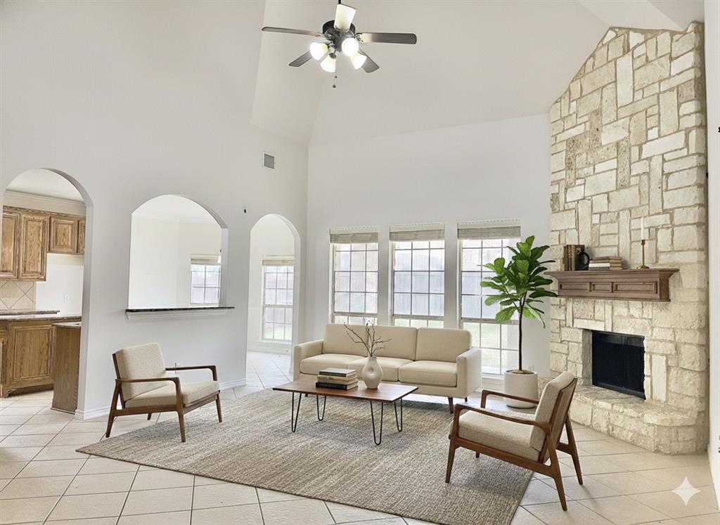 915 Hidden Lakes Drive