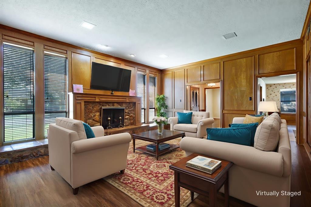 2215 Cedar Circle