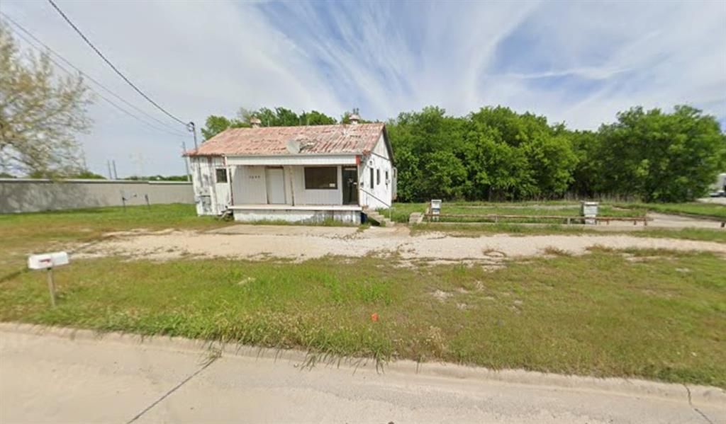 Photo of 1340 N Dixon Street, Gainesville, TX 76240 (MLS # 21279834)