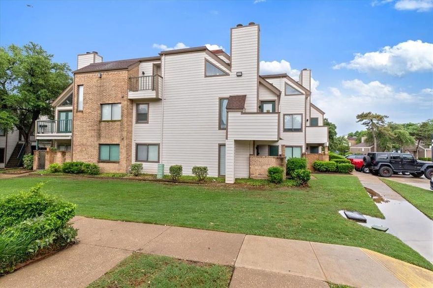 Must-see condo in the heart of Arlington! Recently refreshed with brand-new countertops, freshly painted cabinetry, and updated fixtures, this 774 sq ft home feels bright, modern, and inviting.
The open-concept design maximizes every inch of space, creating seamless flow between the kitchen and living area — perfect for everyday living or entertaining. The downstairs bedroom and full bath provide comfort and convenience, while the upstairs loft adds versatility, ideal for a home office, guest space, or second living area.



Low-maintenance living in a prime location close to everything Arlington has to offer!