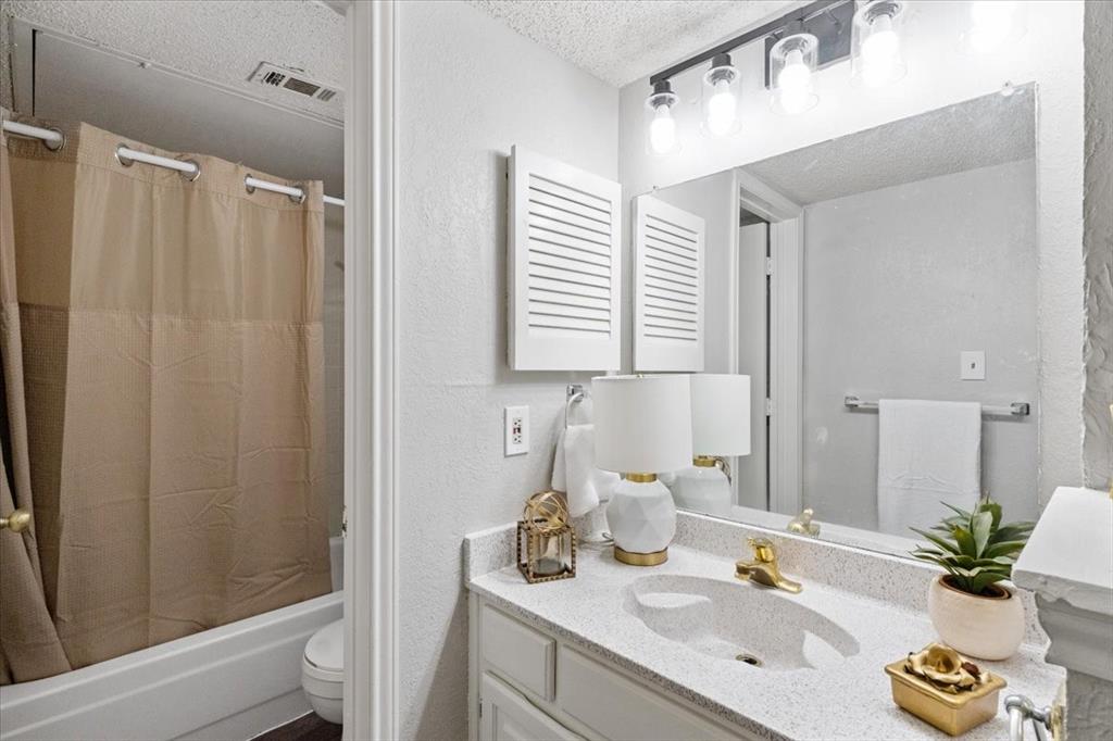 Arlington Oaks Condo - Residential