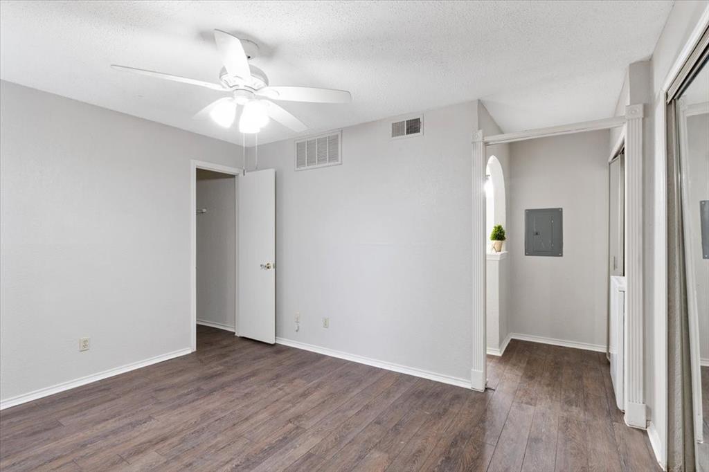 Arlington Oaks Condo - Residential