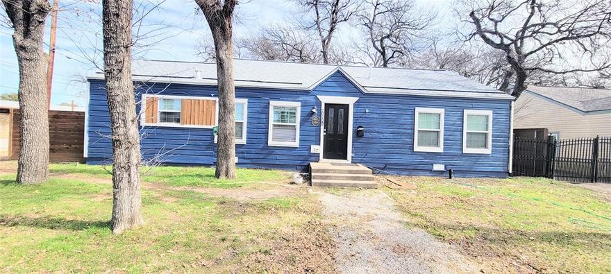 Beautifully Remodeled house on a corner lot in one of Fort Worth's most desirable neighborhoods. This house has fresh paint, stainless steel appliances, granite countertops and so much more!! The foundation has been repaired, new blinds installed on upgraded windows throughout. The roof and AC are a few years old. With a detached 2 car garage, and nice size family backyard this house has all you need to call home.