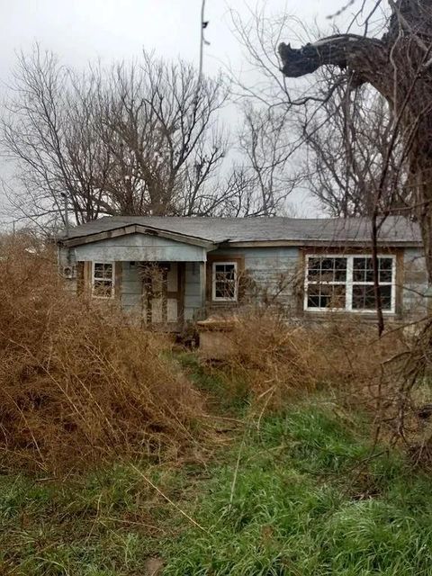 808 N Garfield Avenue Rotan TX 79546