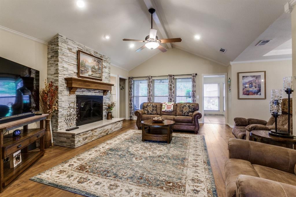 2514 Golden Oaks Drive