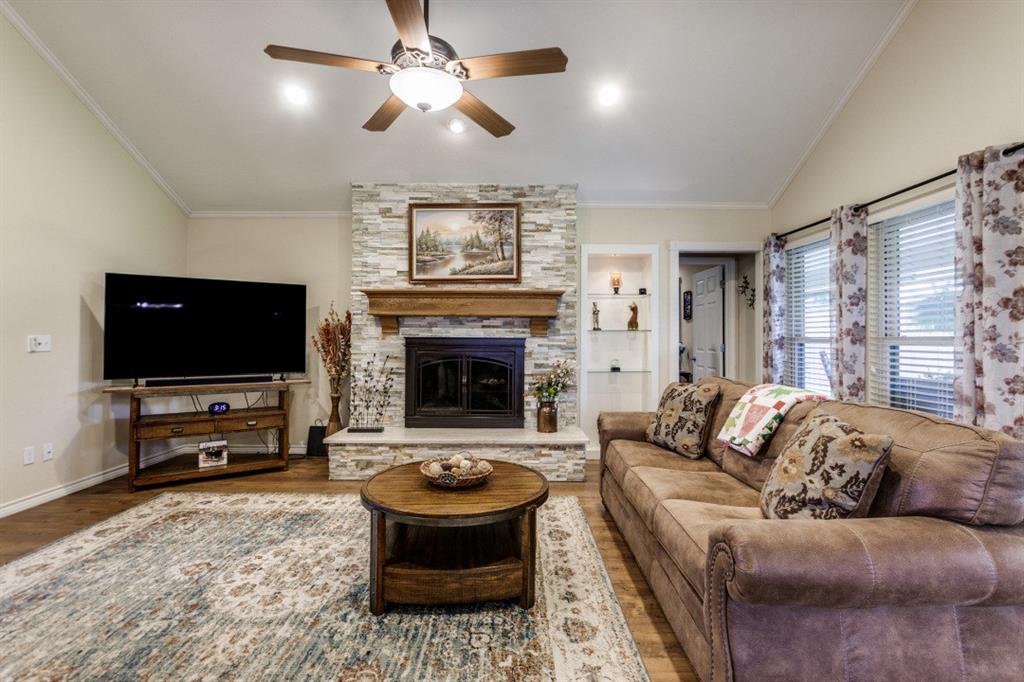 2514 Golden Oaks Drive