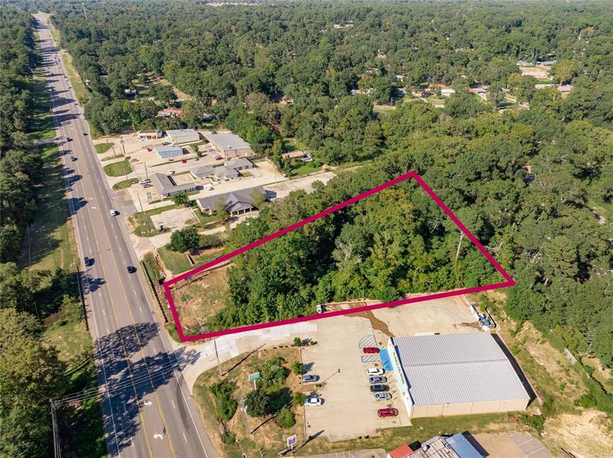 This commercial property is right between the Dollar General and the WK Medical offices on North Market. Would be a great spot for your next C-2 Commercial Venture.  North Shreveport continues to grow and you will love being out here.  I-49 is about 1 mile from this location. With I-49 you can be in Bossier City in about 9 minutes or head toward Dallas from I-49 easily. Downtown is approximately 5-7 minutes. And also I-20 from downtown for easy access East or West from Shreveport.