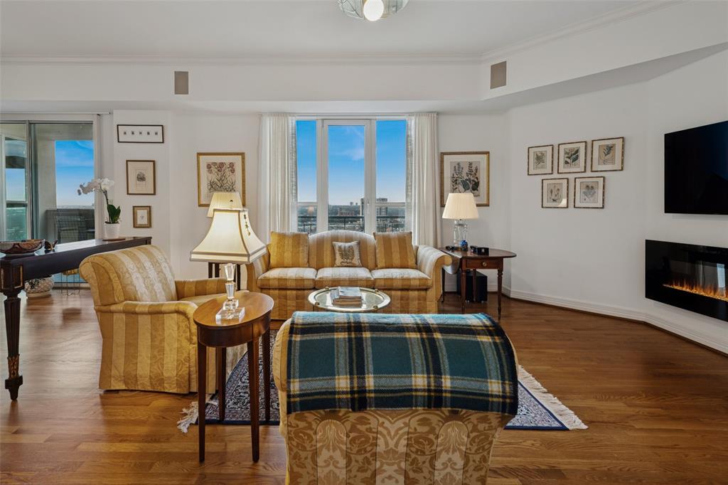 3401 Lee Parkway 2106