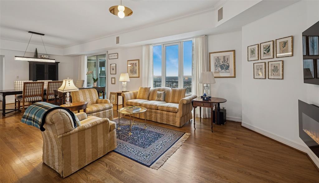 3401 Lee Parkway 2106