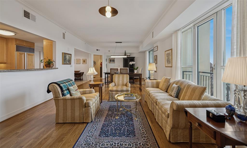 3401 Lee Parkway 2106