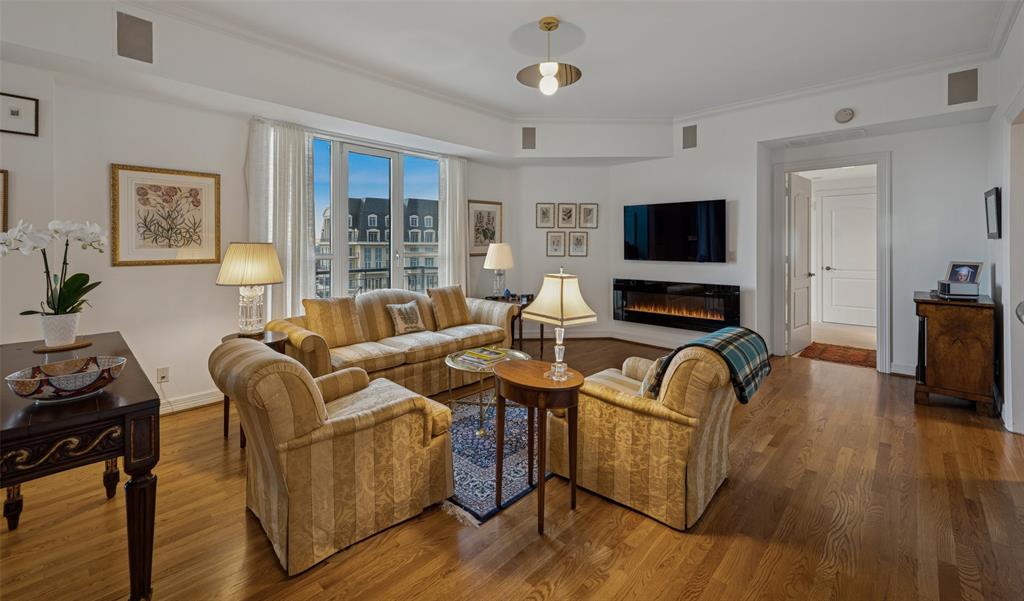 3401 Lee Parkway 2106