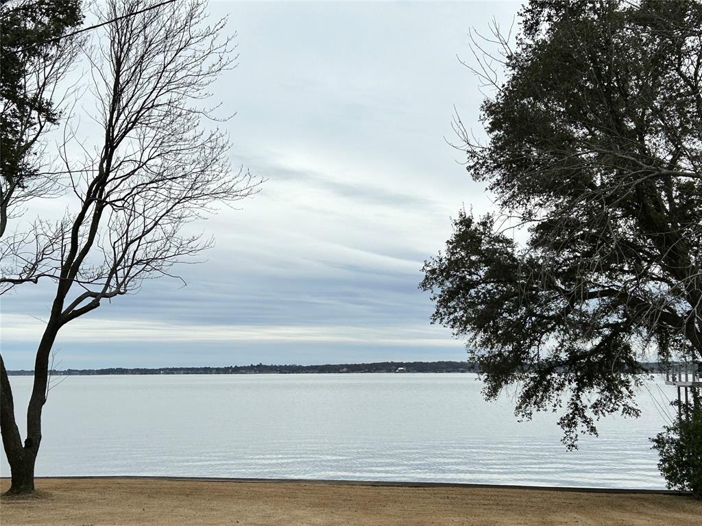 122 Lakeway Lane