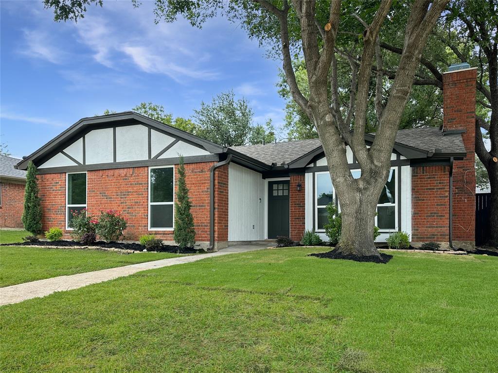 2612 W Wentwood Drive