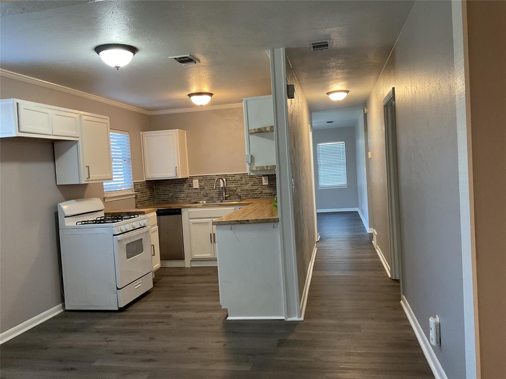 Connaways 02 - Residential