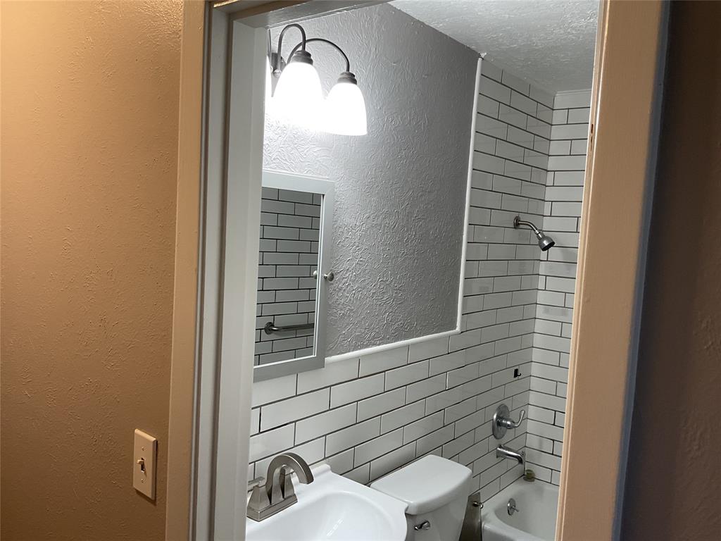 Connaways 02 - Residential