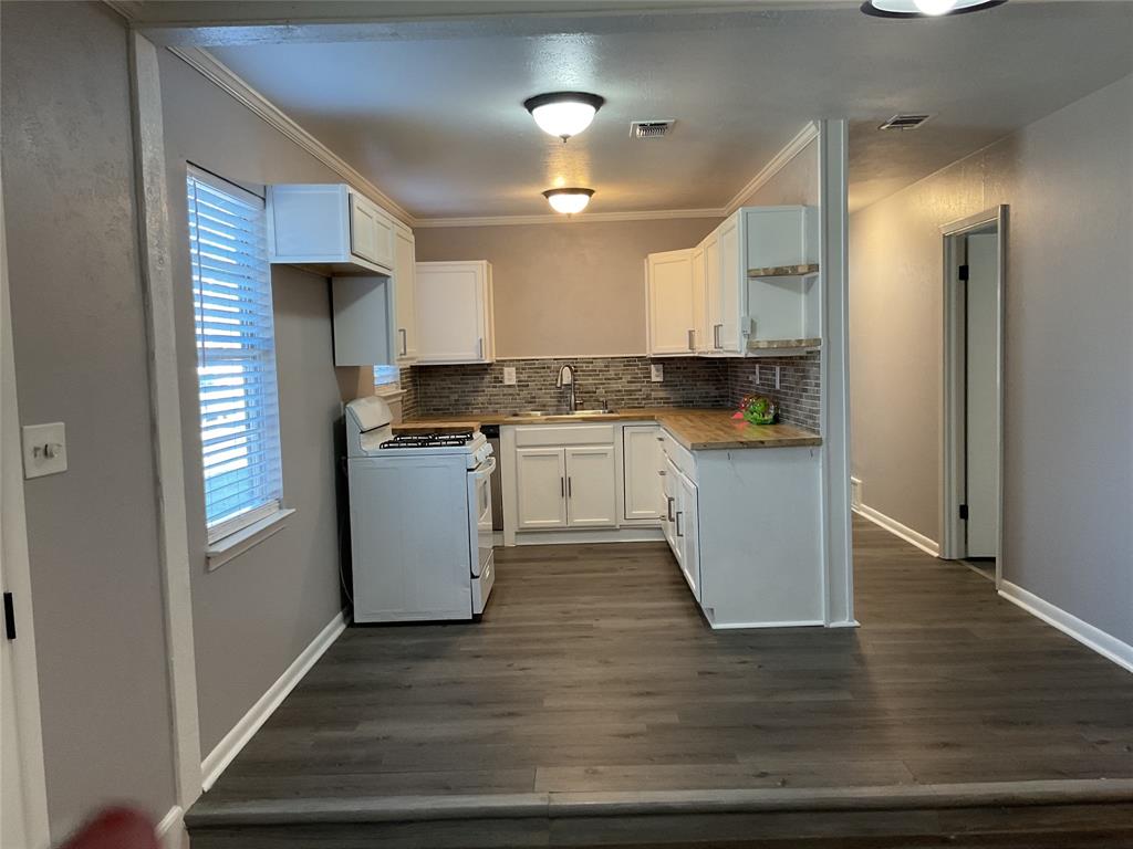 Connaways 02 - Residential