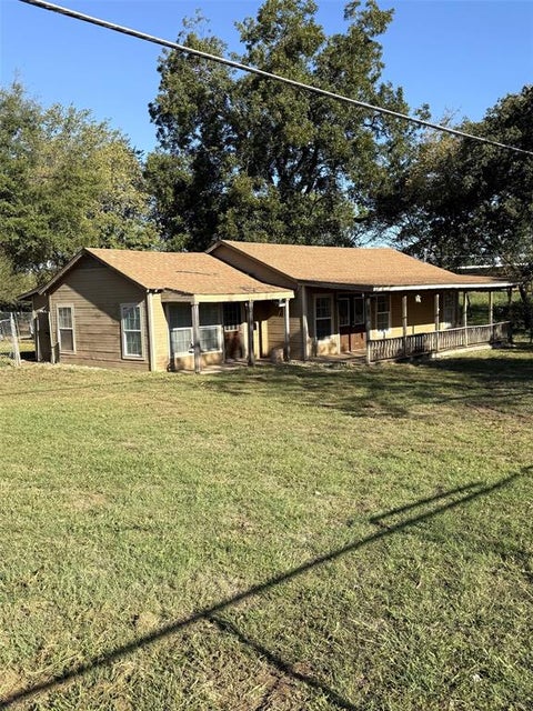 Photo of 4525 N TEXOMA PKWY, Denison, TX 75020 (MLS # 21419089)