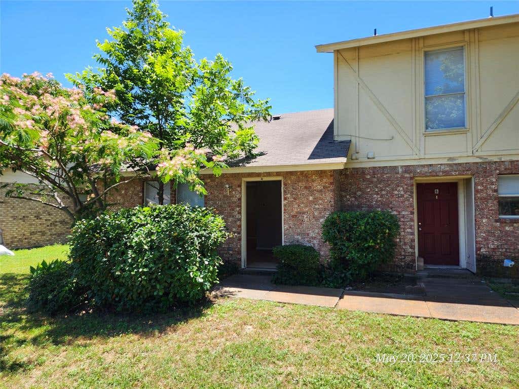 Photo of 429 SW Thomas Street #A, Burleson, TX 76028 (MLS # 21321422)