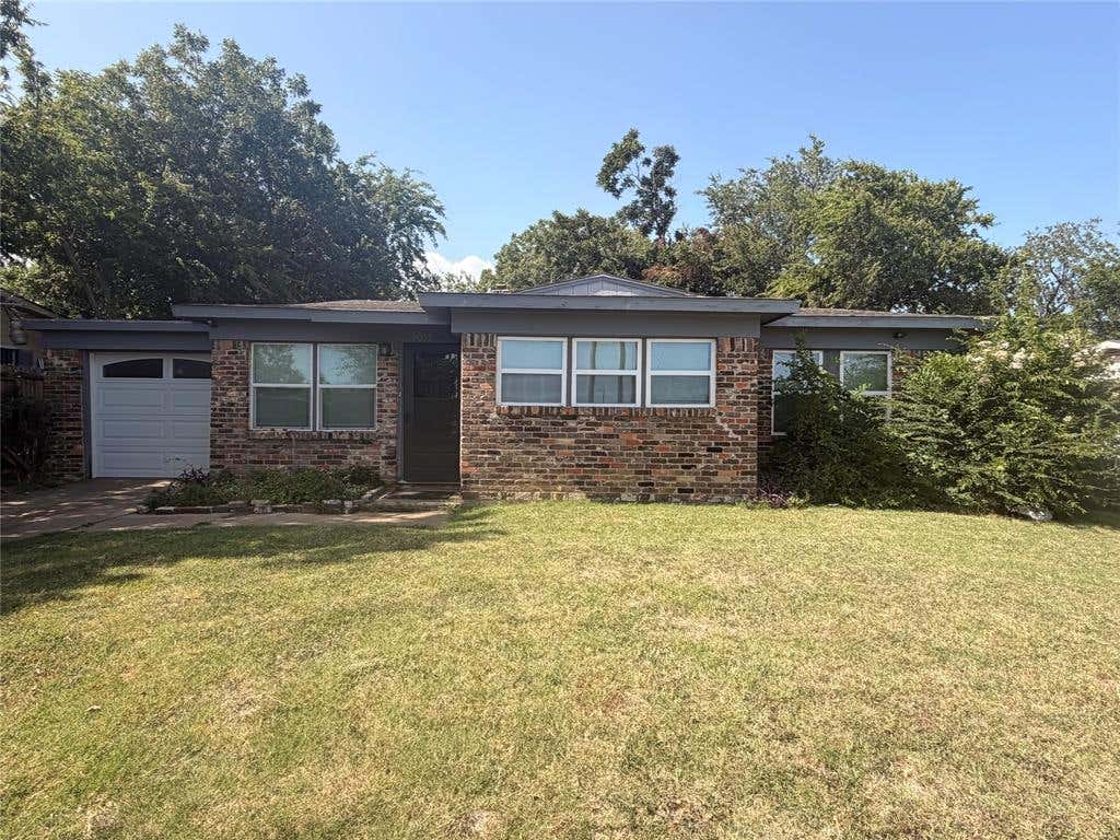 Photo of 6033 Ramey Avenue, Fort Worth, TX 76112 (MLS # 21350245)