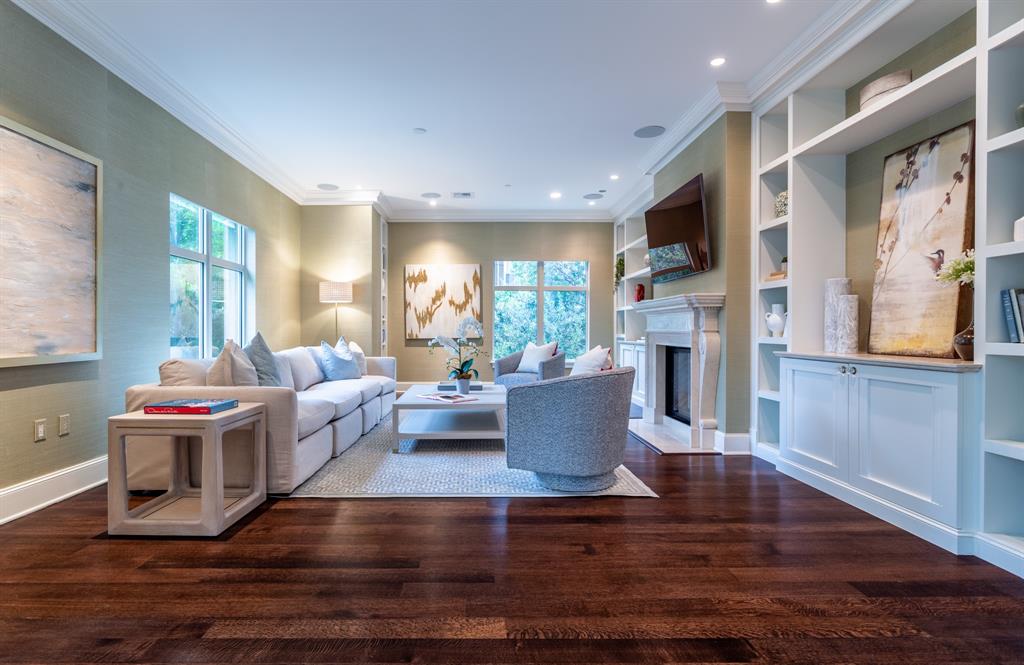 2555 N PEARL Street 201F