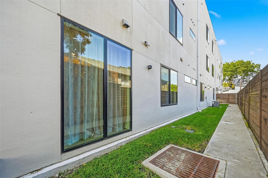 3923 Cole Ave Condos - Residential