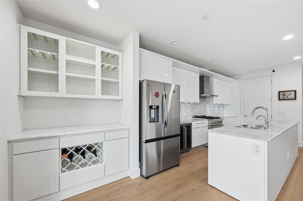 3923 Cole Ave Condos - Residential