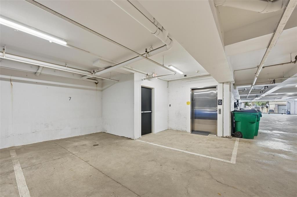 3923 Cole Ave Condos - Residential