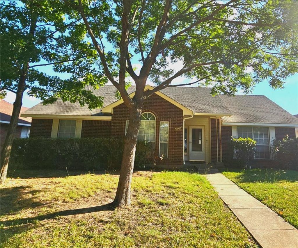Photo of 1600 Wesley Drive, Mesquite, TX 75149 (MLS # 21099640)