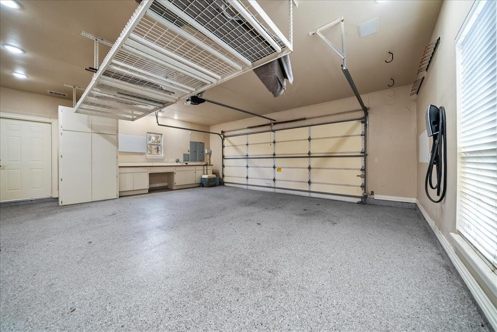 Emerald Sound At Lake Lewisvil - Residential