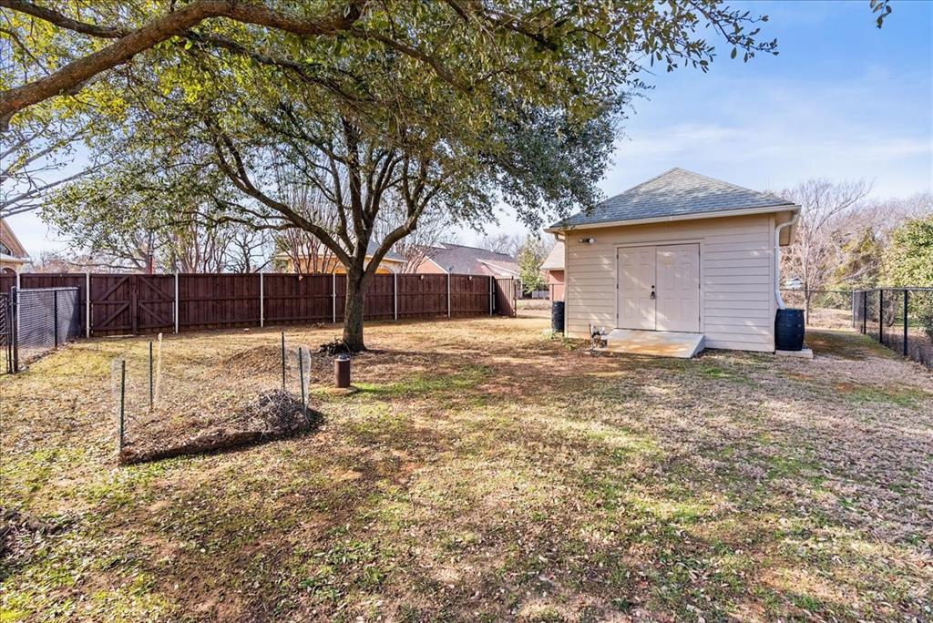 Emerald Sound At Lake Lewisvil - Residential