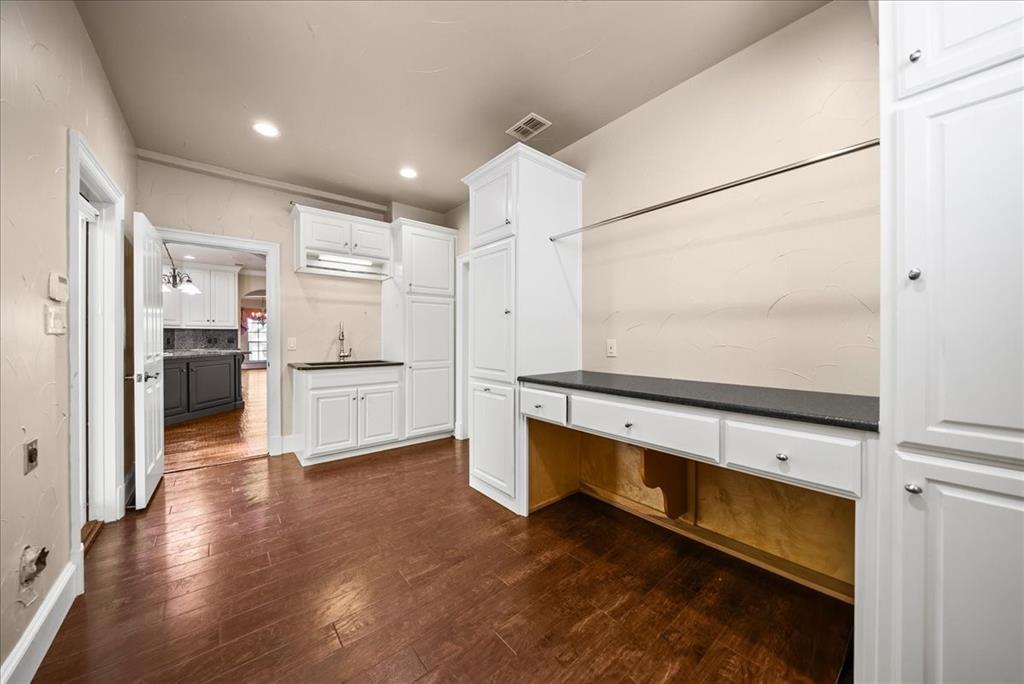 Emerald Sound At Lake Lewisvil - Residential