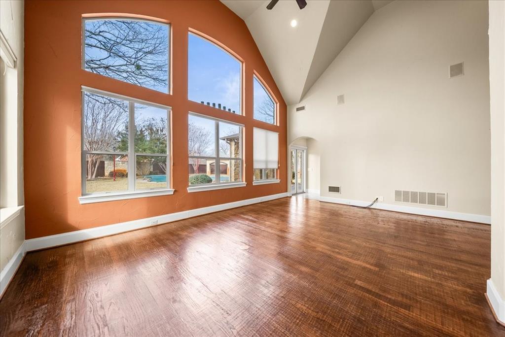 Emerald Sound At Lake Lewisvil - Residential