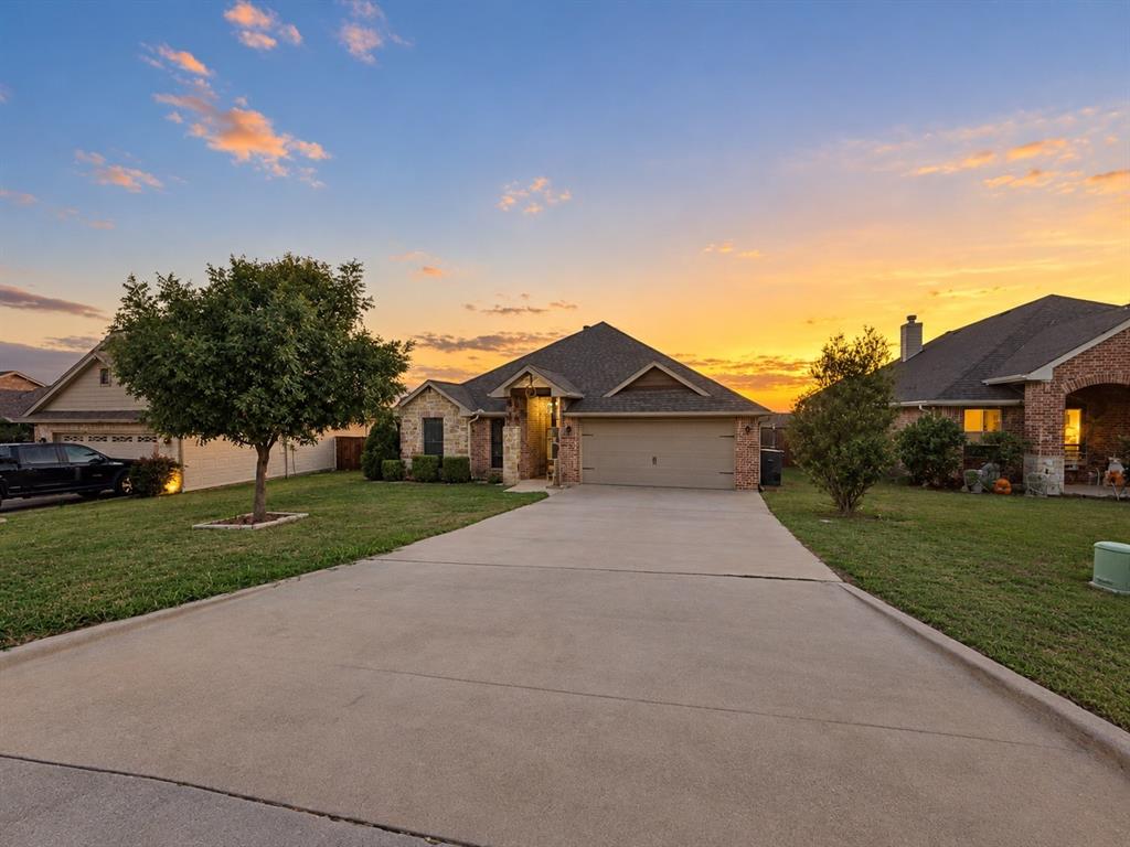 2811 S Lillis Lane