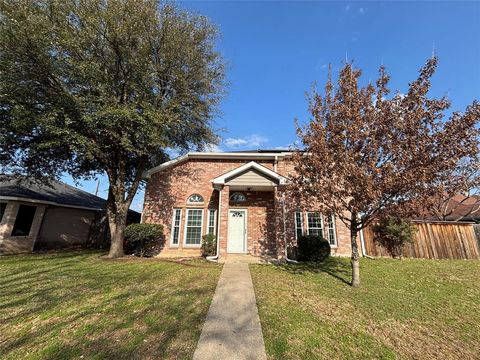 Photo of 805 Hillbrooke Drive, Arlington, TX 76001 (MLS # 21274747)
