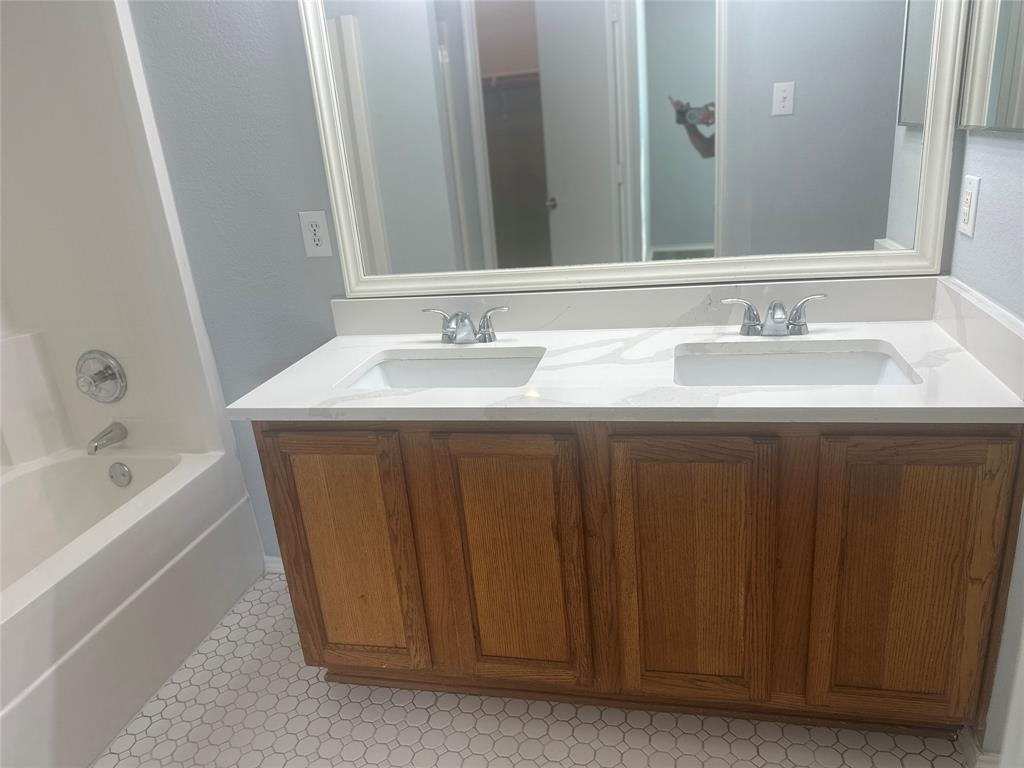 Meadowcreek Estates Ph IV - Residential Lease