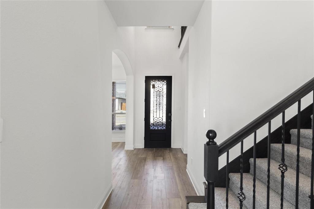 2406 Colonial Lane