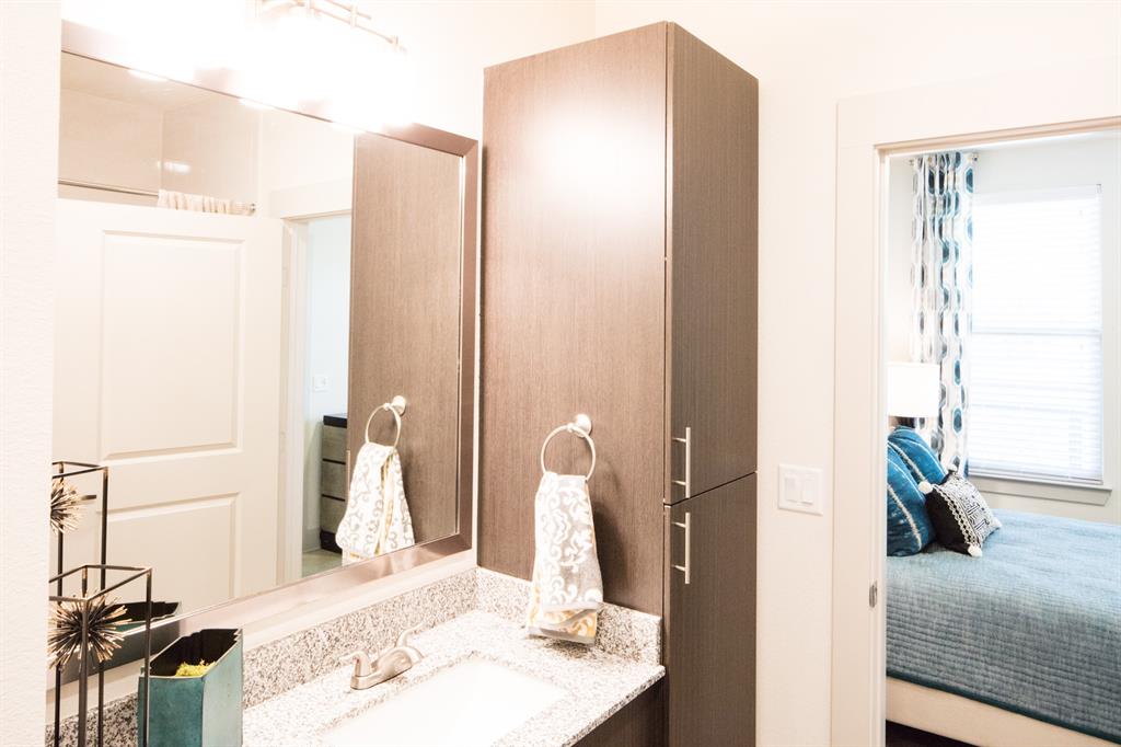 MISTLETOE HEIGHTS ADDN-FTW - Residential Lease