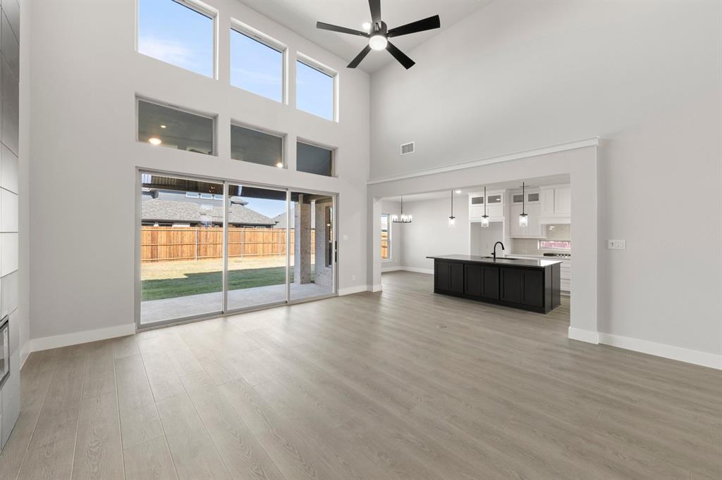 Valencia On The Lake - Residential