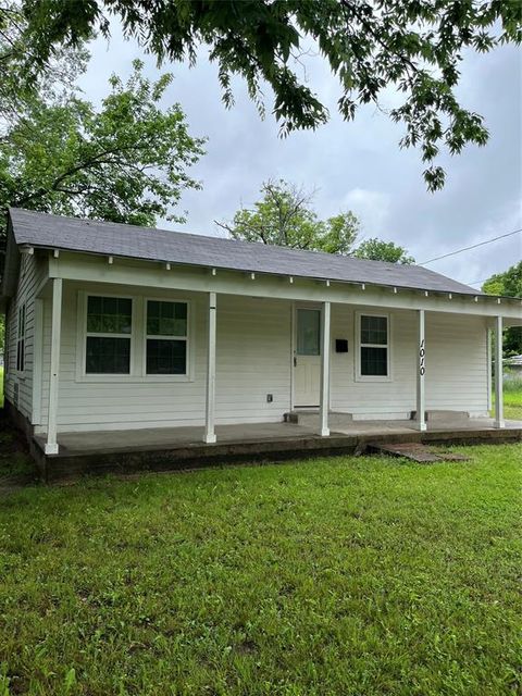 Photo of 1010 E College Street, Terrell, TX 75160 (MLS # 21247874)