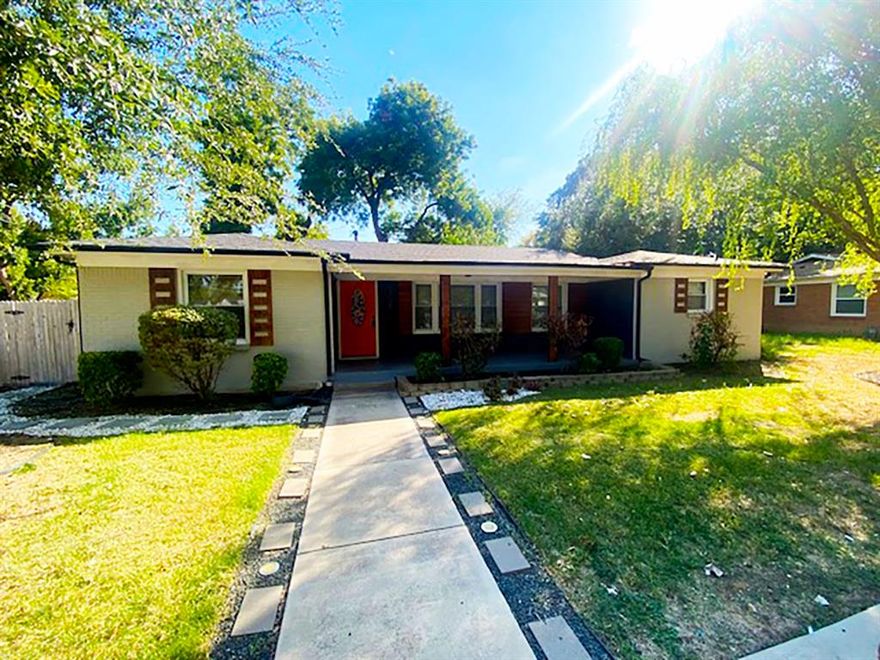 Beautiful four-bedroom, two-bath home with tons of character. Lovely spacious rooms with neutral colors throughout the home. Great flooring with ceramic tile, hardwood & vinyl planking. Enjoy the fall weather out on the front or back-covered patios. Huge parking area with a large gated entry.
Located close to shopping and restaurants, just a hop, skip & jump to I-30 and Carswell JRB base.  This one won't last long!