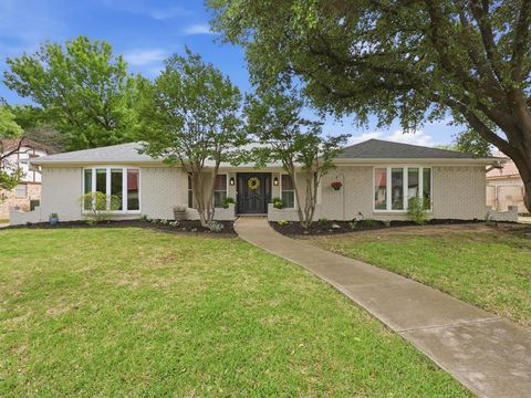 Photo of 205 Circleview Drive N, Hurst, TX 76054 (MLS # 21246439)