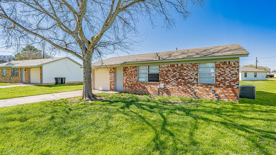 Ready for new owner- CALLING ALL FIRST TIME HOMEBUYERS, INVESTORS, OR DOWNSIZERS! This one is move in ready and ready for it's next occupant. Simply adorable 2 bedroom home in Pelican Bay a quiet suburb close to Azle. Enjoy endless wildlife including peaceful deer who graze in yards and surrounding area. Walk to the lake and go fishing for the day! Boat ramp super close by to launch your boat for the day. . Ideal for everyone! You could make this home your weekend get away, turn it into your first nightly rental, live here and enjoy the peace and quiet- the possibilities are endless! Discover comfort and charm in this delightful 2 bedroom - 1 bath home. With an open floor plan, this home feels bright and airy, offering a seamless flow from living to dining to kitchen, perfect for everyday living and entertaining. The 1 car garage provides convenient storage and also serves a laundry area with washer and dryer hookups. The spacious yard offers room to relax or create your ideal outdoor space. Situated within Azle ISD and with no HOA, this home is a fantastic opportunity to plant roots in a friendly, established community. Don't miss out on this gem!

No survey available. Sold As-Is, seller will not make any repairs.