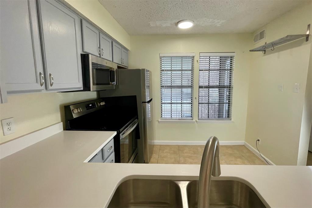 Parkway Lane Ph I - Residential Lease