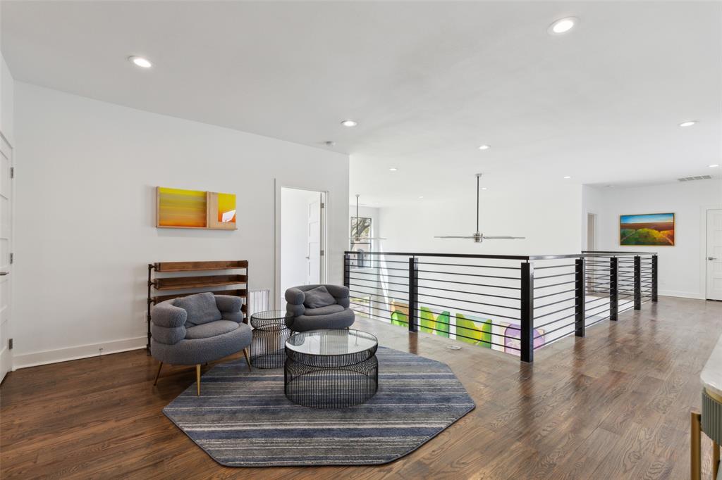 Royal Crest - Residential