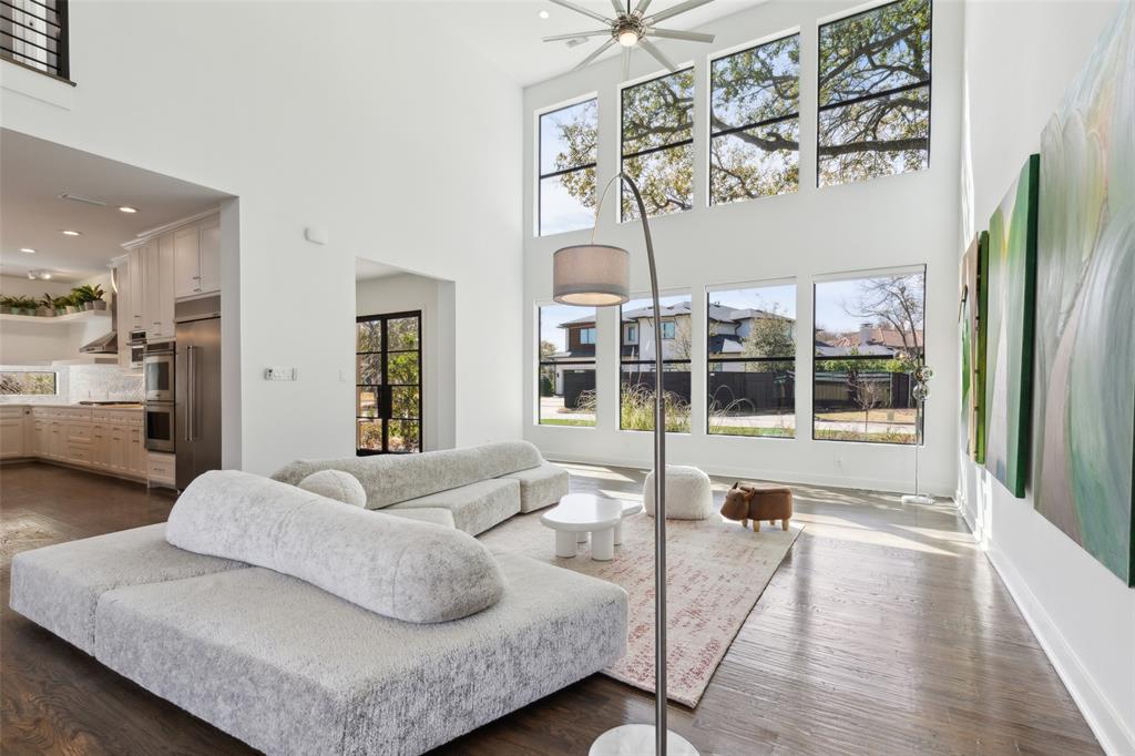 Royal Crest - Residential