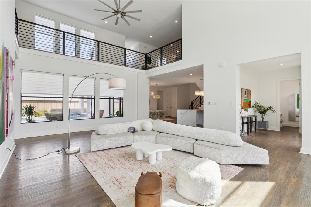 Royal Crest - Residential