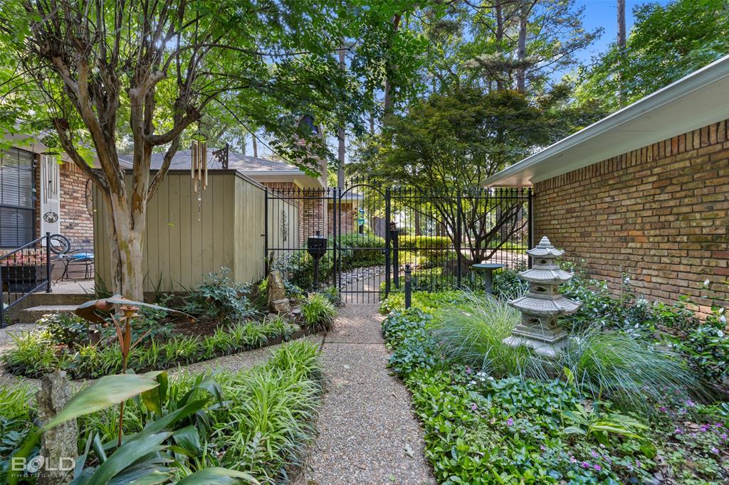 Shreveport, Louisiana 71119, United States, 5 Bedrooms Bedrooms, ,4 BathroomsBathrooms,Residential,Active,94318